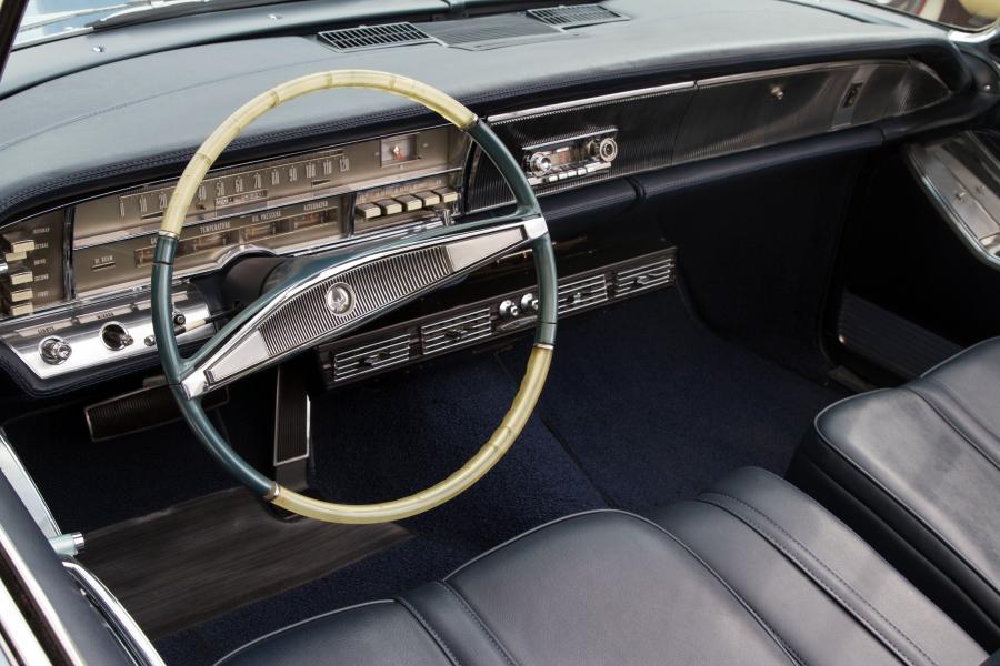 Торпедо Imperial Crown Convertible (VY1-M 925) 1964 года  (фото 12 из 13)